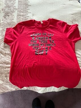 Red Graphic Holiday Tee - 'I'M A GIFT'